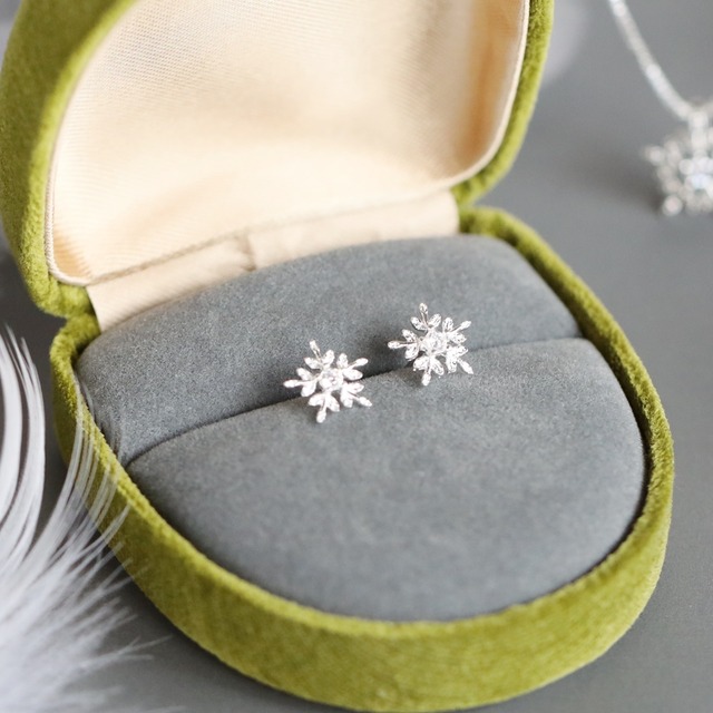 雪の結晶｜SLV925×CZ スノーホワイトピアス｜イヤリング変更可｜アレルギー対応｜冬限定