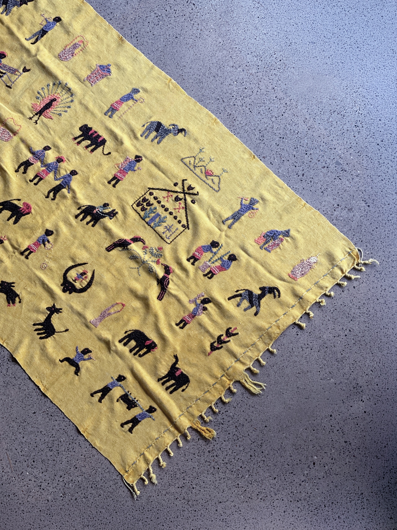 Naga tribe／Stonewashed embroidery rug（Yellow）
