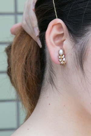 【Run Rabbit Run Vintage 】  Pearl flower earring