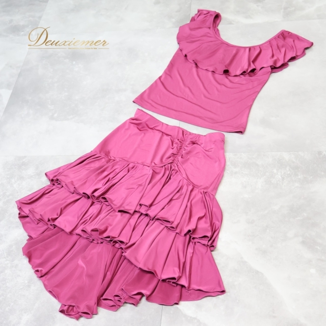 社交ダンス 衣装 チャコット Chacott ツーピース セットアップ ラテン 無地 軽い 薄い 伸縮 ストレッチ 綺麗 パーティ 発表会 ピンク系 トップス スカート ラテン衣装 エレガント フェミニン ダンスパフォーマンス オシャレ フリル デザイン レディース おしゃれ 可愛い パーティーコスチューム セットアップスタイル