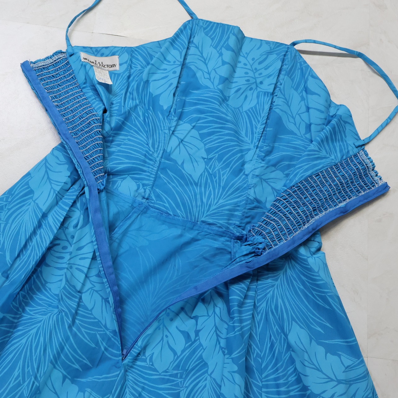 【美品 ハワイ製 フラダンス衣装】スカイブルー T&L MUUMUU FACTORY ワンピース ドレス モンステラ柄 水色 爽やか かわいい