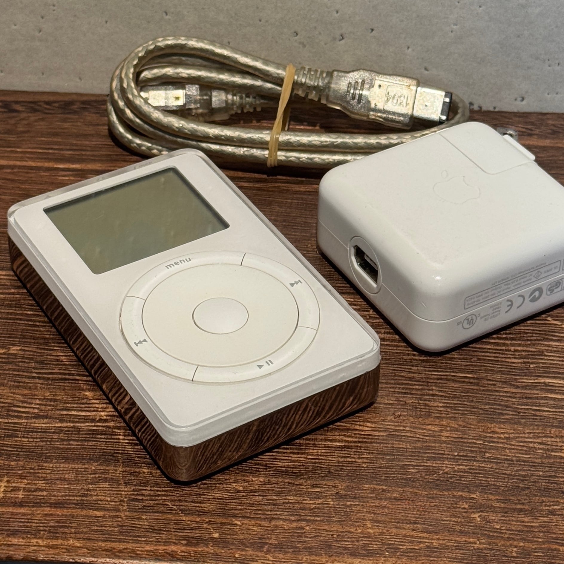 Apple 初代 iPod 5GB｜充電アダプター・ケーブルセット | Happy Pod