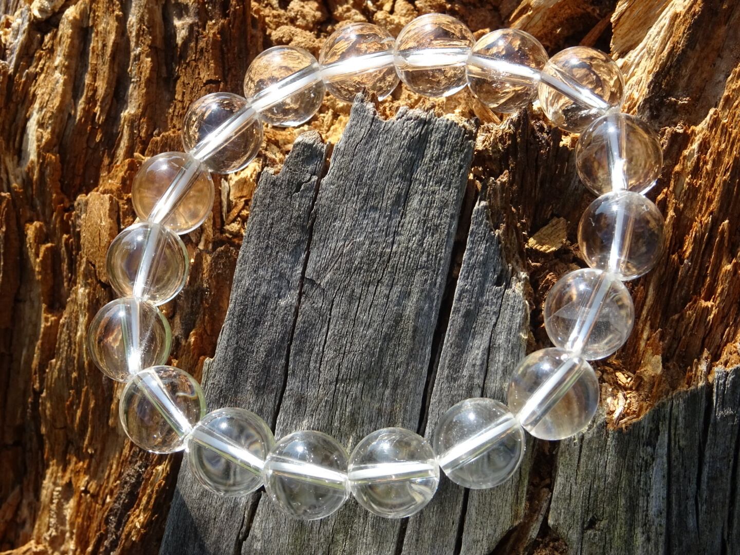 メルーの水晶ブレスレット（High Quality,10mm×18） ~Pureness,ひかり