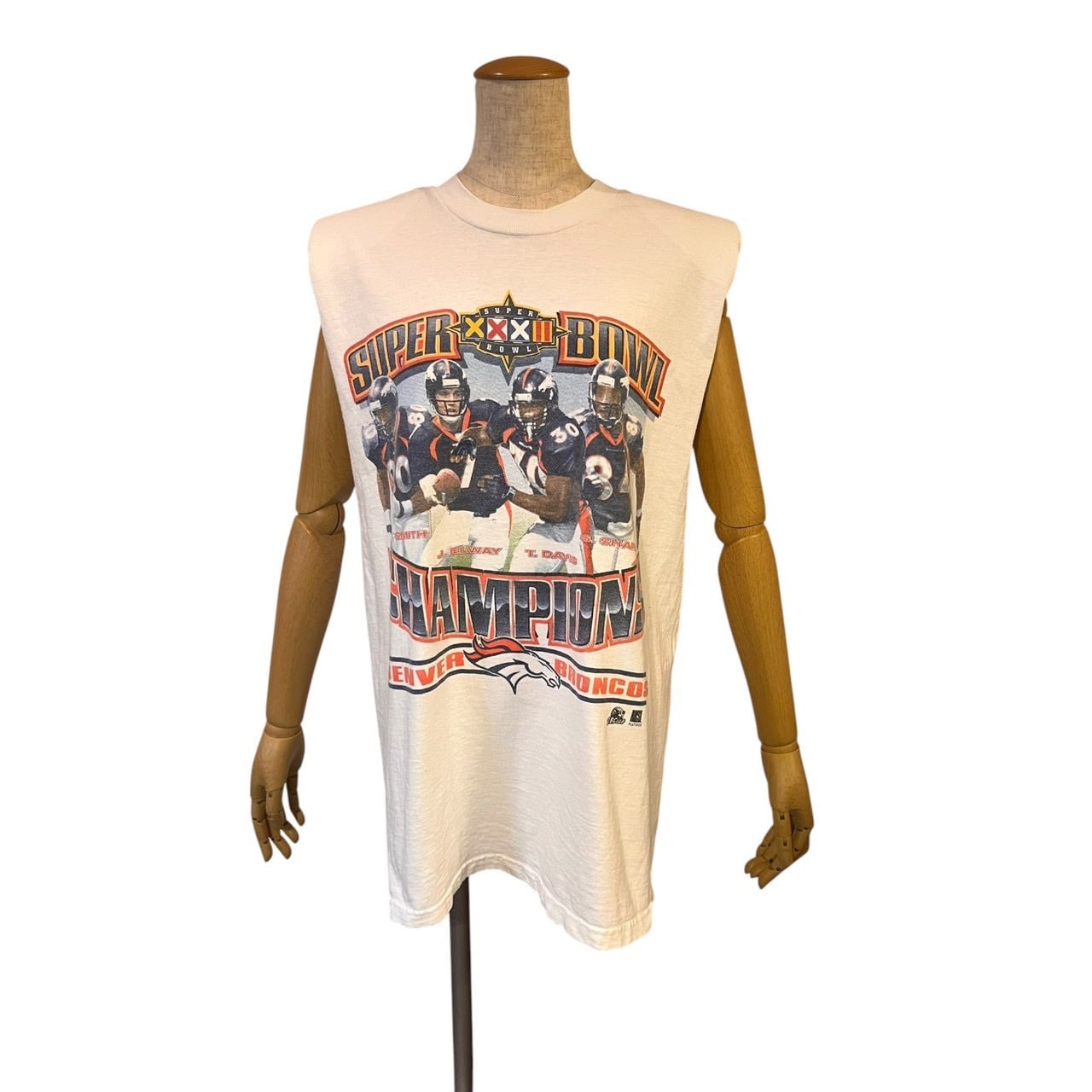 zechito パワーショルダーTシャツ 仲良しスタイリストたちのブランド【ZECHITO】のオンラインストアが