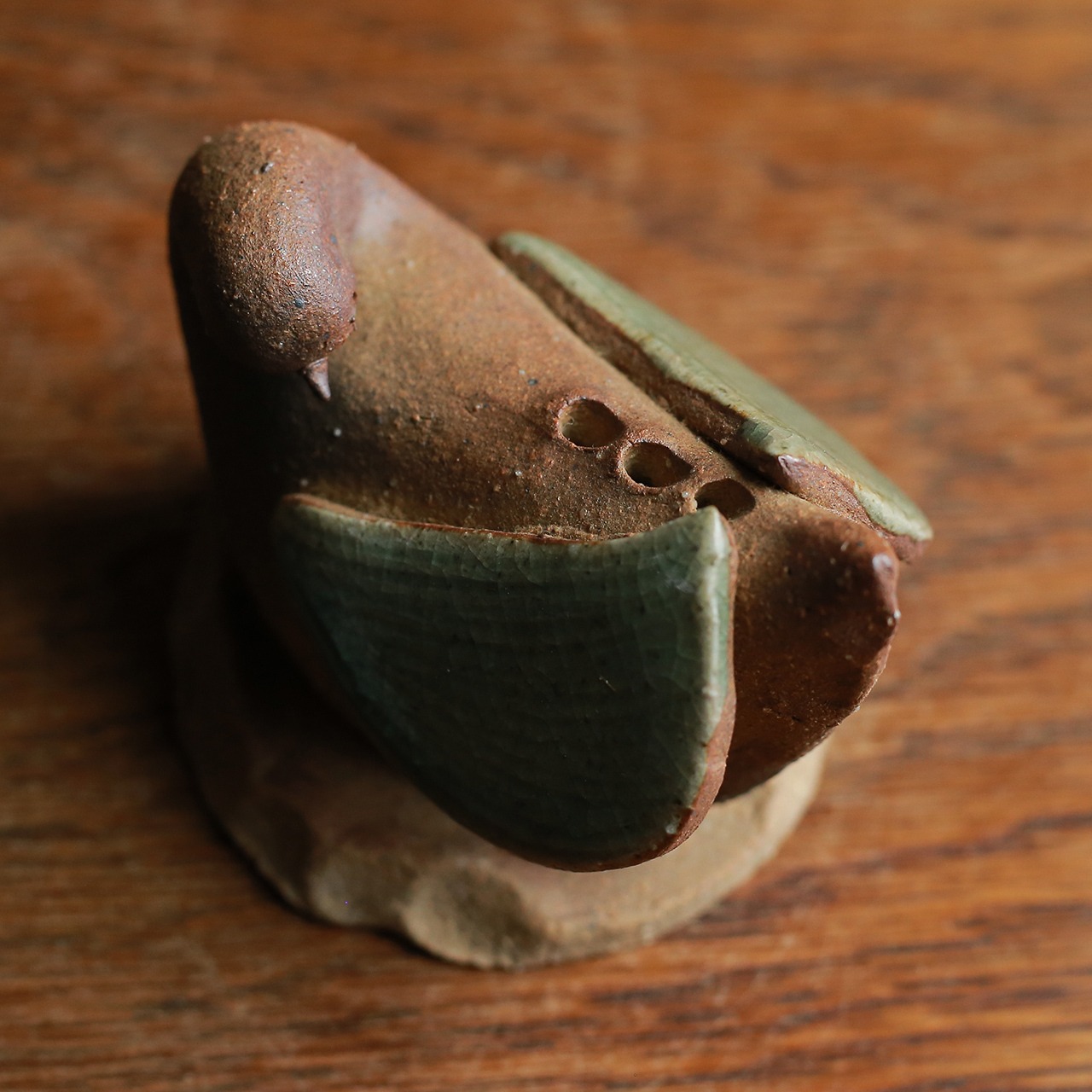 焼き物のぬくもり感じる、鳥のお香置き