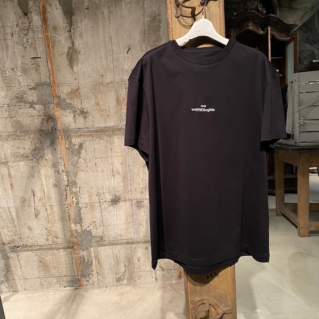 Maison Margiela【メゾン マルジェラ 】ディストーテッド ロゴ Tシャツ ( S30GC0701S22816 900 BLACK/WHITE).