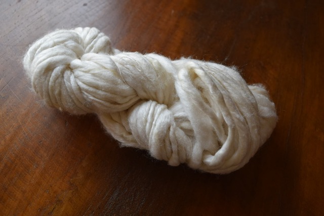 絹真綿手紡ぎ糸  Hand spun flossy silk yarn