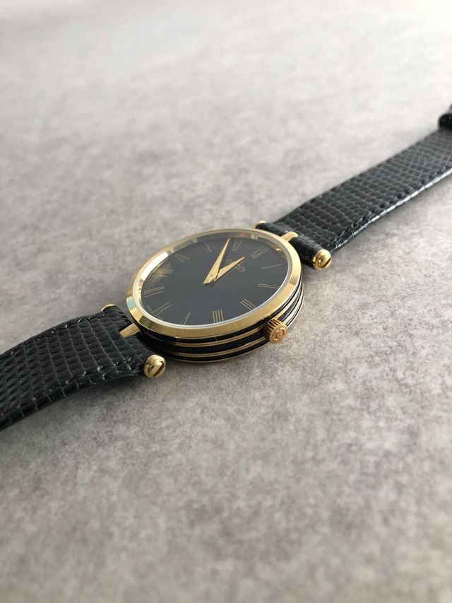 GUCCI グッチ 腕時計 ブラック ゴールド ローマ レザー クウォーツ vintage ヴィンテージ オールド b2b3v5