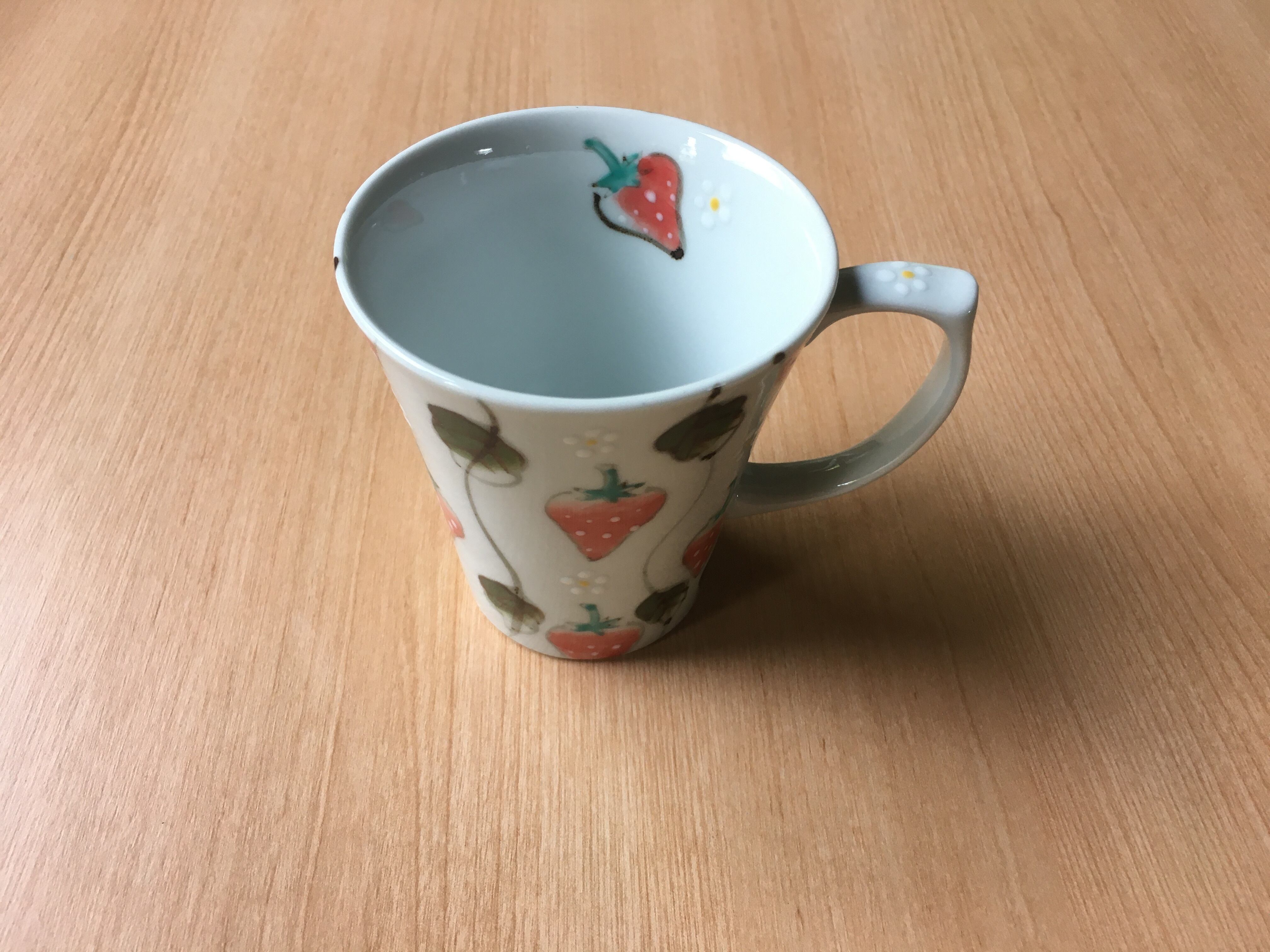 水彩いちご マグカップ(赤) | 有田焼 緒方陶園オンラインショップ