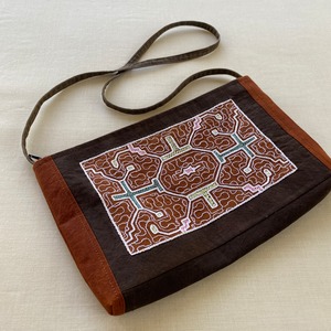 Pos34 泥染め刺繍パステルカラー　34x21cm 横長のポシェット　シピボ族の泥染め