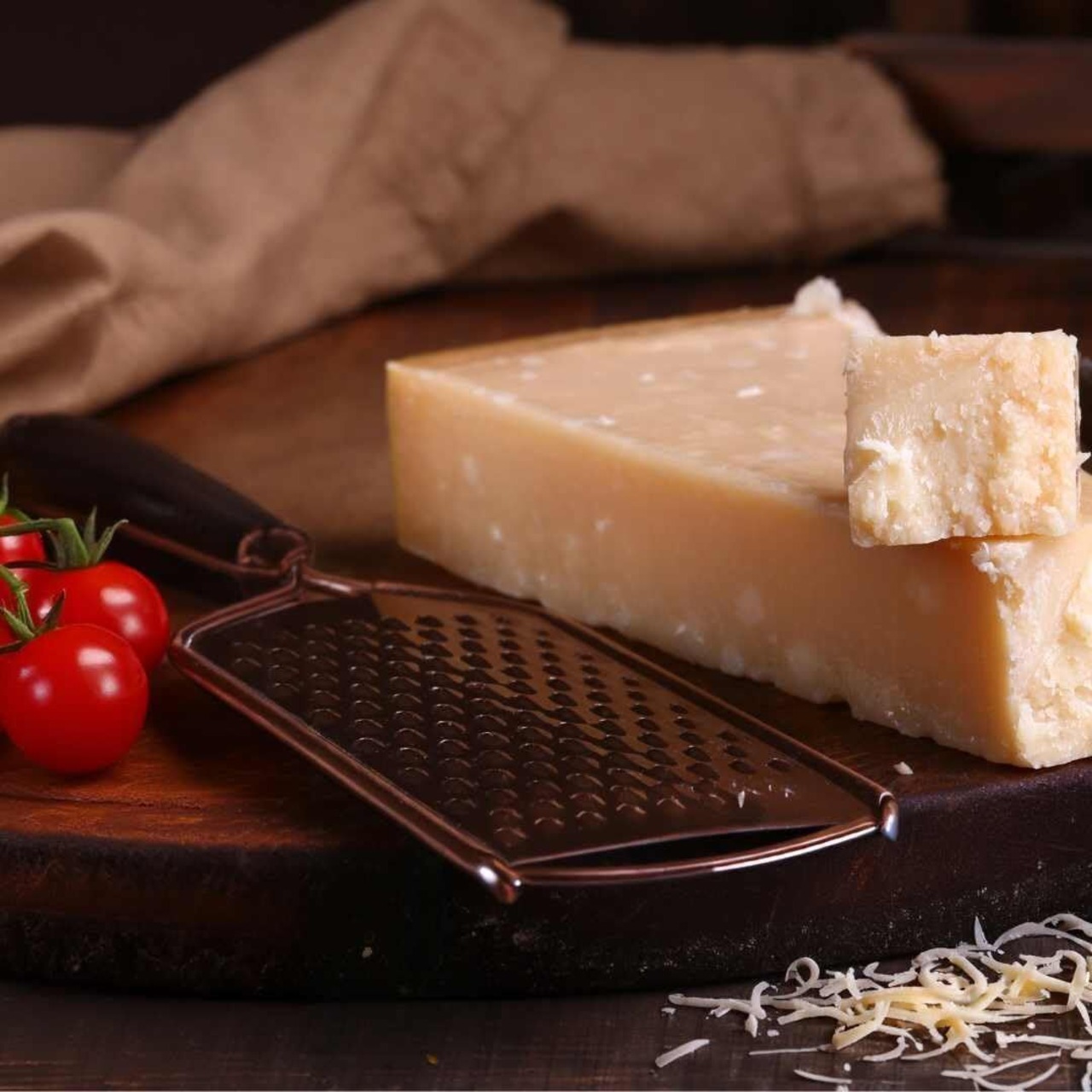 イタリア産 グラスフェッド パルミジャーノ・レッジャーノ 24ヶ月以上熟成 5kg 業務用 Grassfed Parmigiano Reggiano Cheese 24+ Months Aged 5kg | Large Bulk