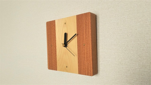 小さめ　木の壁掛け時計　Ⅰ