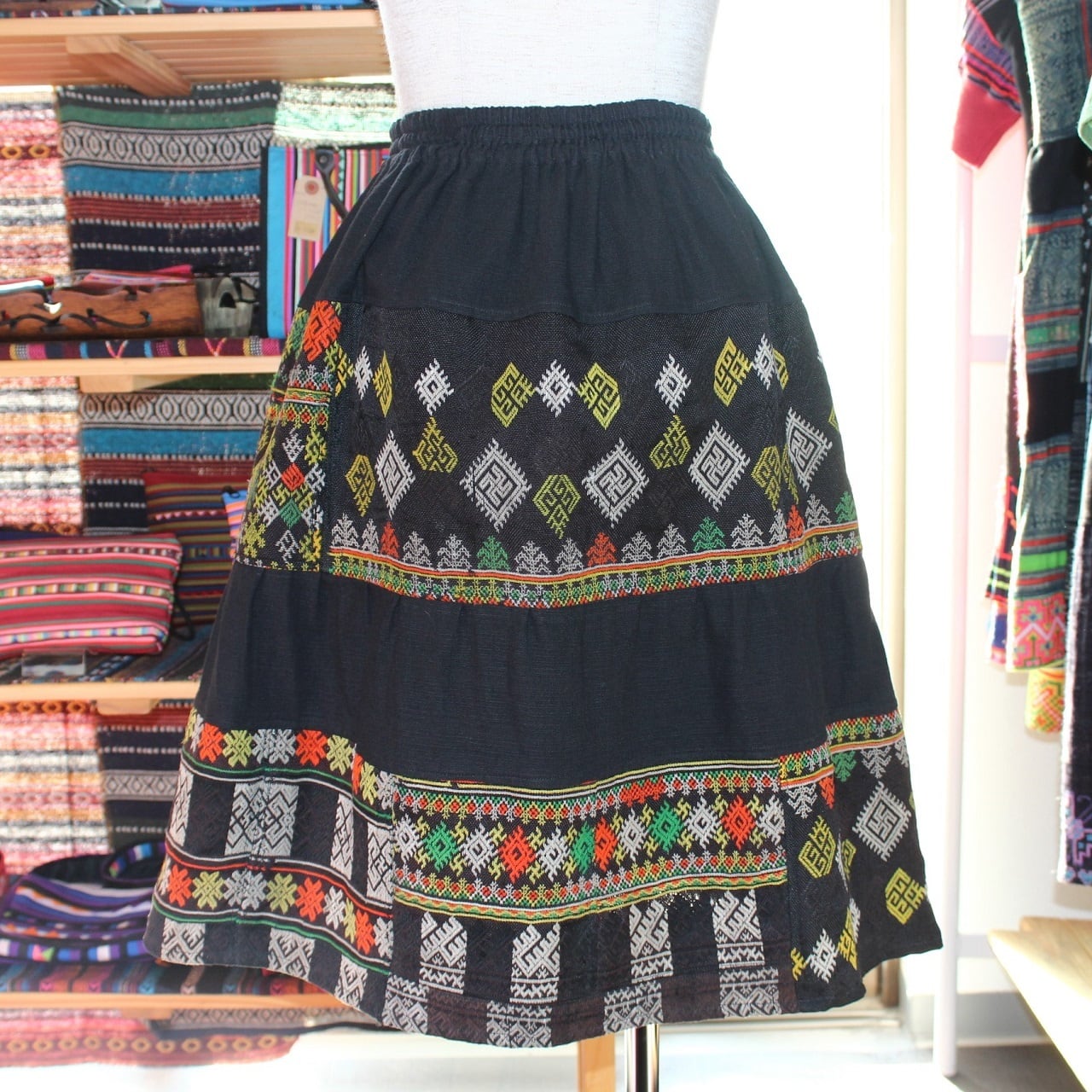 ヤオ族刺繍ミディアムスカート | タイの民族刺繍雑貨・衣料スアイチャイ