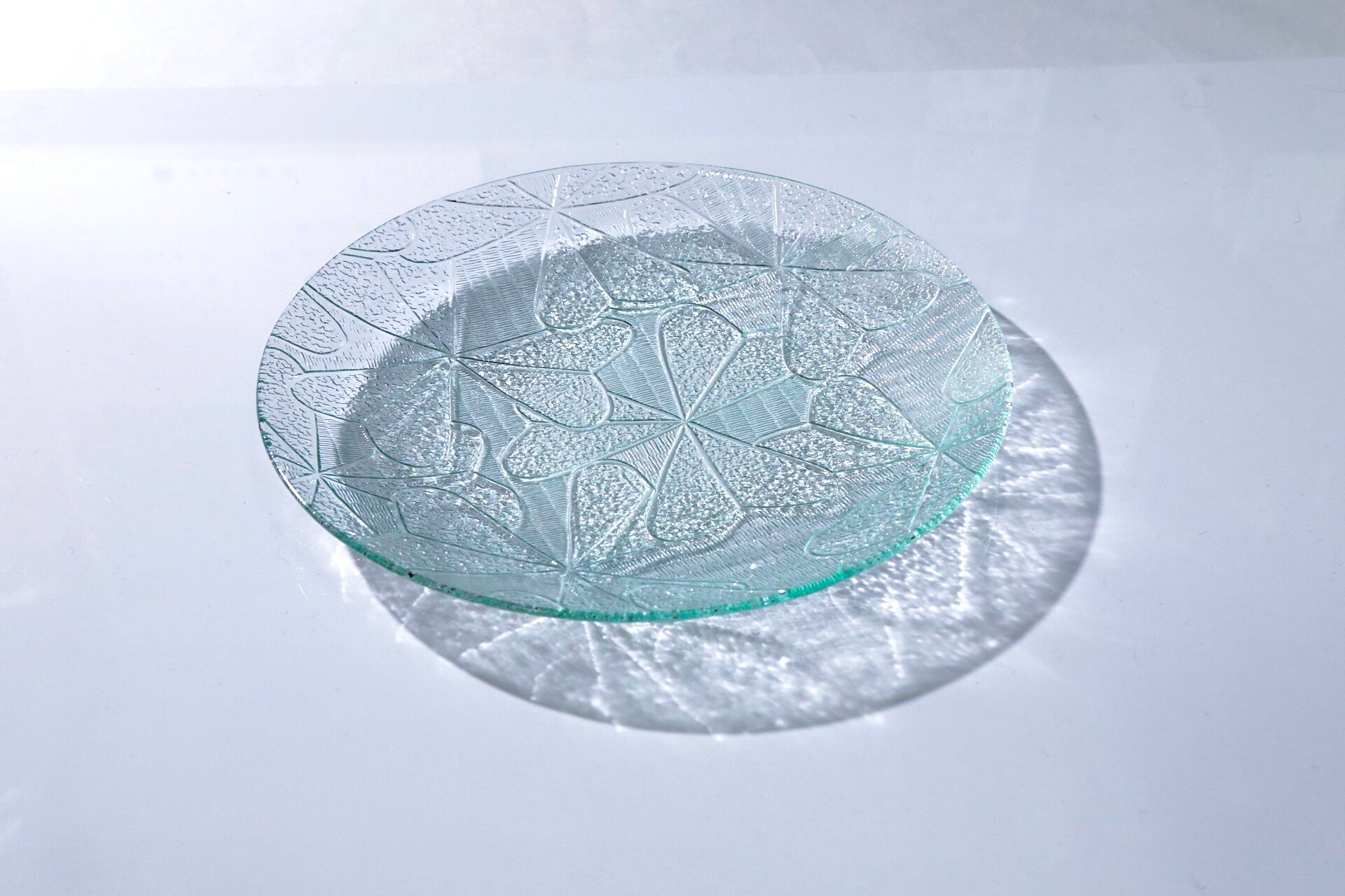 昭和型板ガラス「クローバー」　皿　円形　大（Φ180mm）