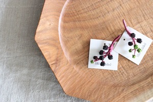 1KO ヨウシュヤマゴボウのコサージュ