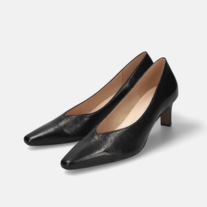 【OT3771】スクエアトゥ Vカットデザイン パンプス：ブラック 23.0cm【一部難あり】