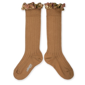 Collegien/Eglantine Chaussettes hautes avec volant brodé fleurs - Caramel au Beurre Salé