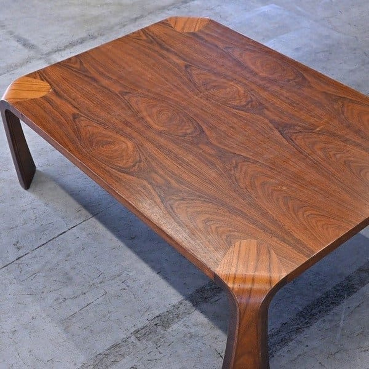 希少ビンテージ 天童木工 ローズウッド材 座卓 グッドデザイン 乾三郎 センターテーブル 机 デスク デザイナーズ TENDO【中古家具/中古インテリア/USED家具ユーズド家具/リサイクル】