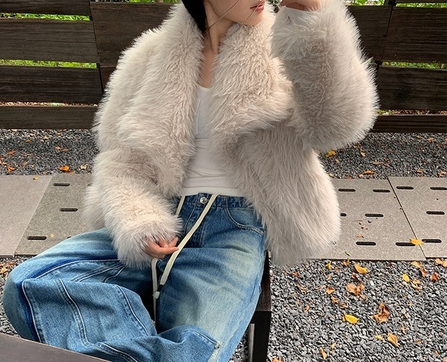 スタンドカラー 総ファー ショートコート ジャケット レディース トップス コート アウター 上着 羽織 ファーコート ショート 長袖 ハイネック 襟付き スタンドカラー もこもこ ふわふわ 前開き ファー かわいい 大人可愛い きれいめ シンプル カジュアル 上品 おしゃれ こなれ感 個性的 エレガント 主役級 存在感 無地 春 秋 冬 ママ 通勤 学生 学校 通学 デート 旅行 公園 女子会 休日 ショッピング カフェ 重ね着 暖かい 防寒 体型カバー 普段使い 着回し フリーサイズ グレー