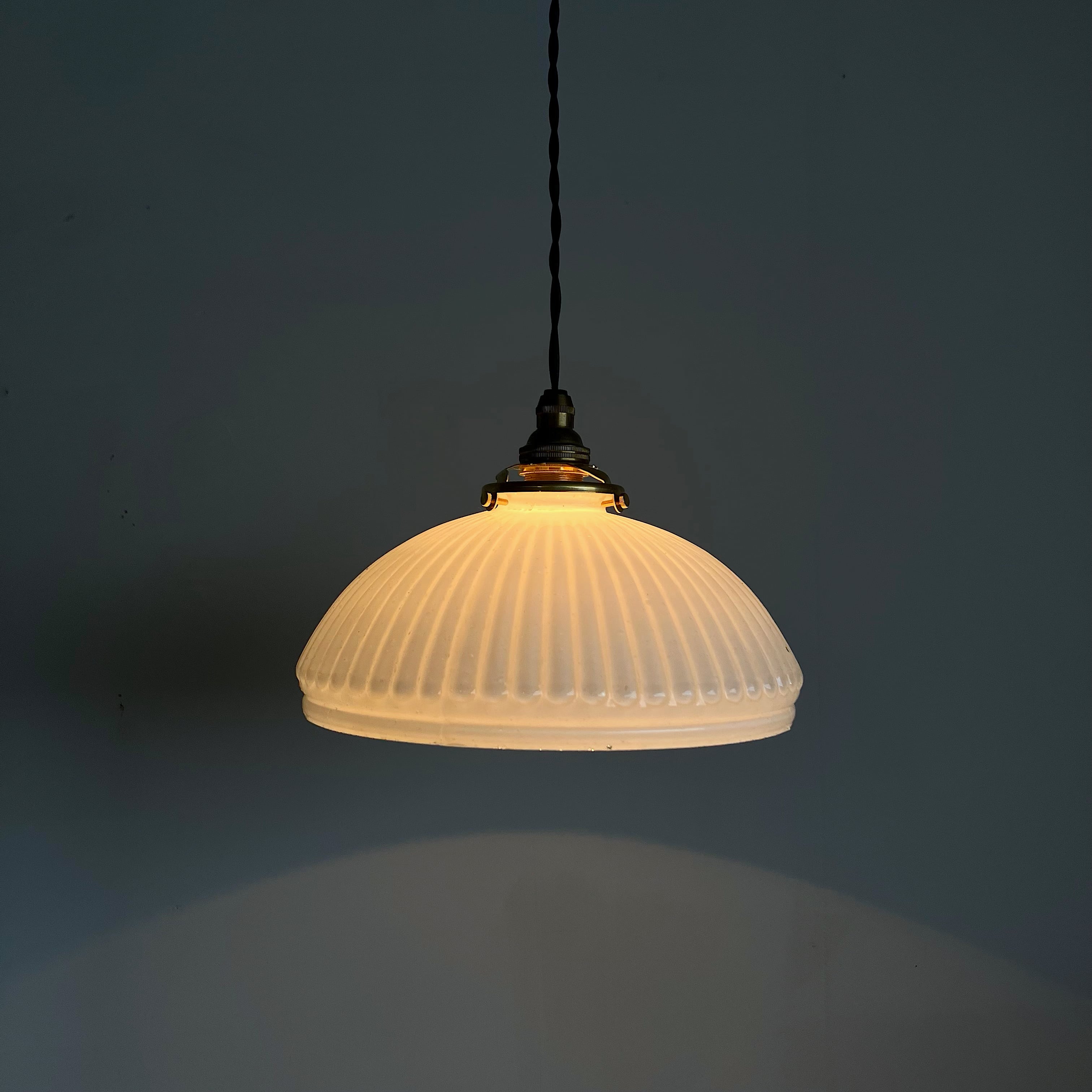 大正乳白硝子ランプシェード/ 04