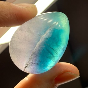 T09.色合いが可愛いグラデーションフローライトたまご