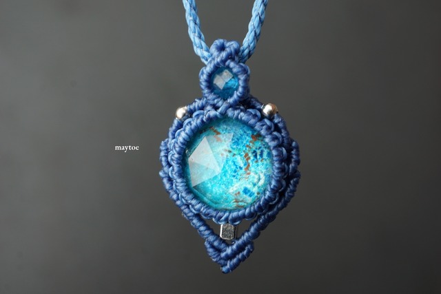 レインボー水晶（アイリスクォーツ）のマクラメネックレス ～ 海物語 ～【一点物】