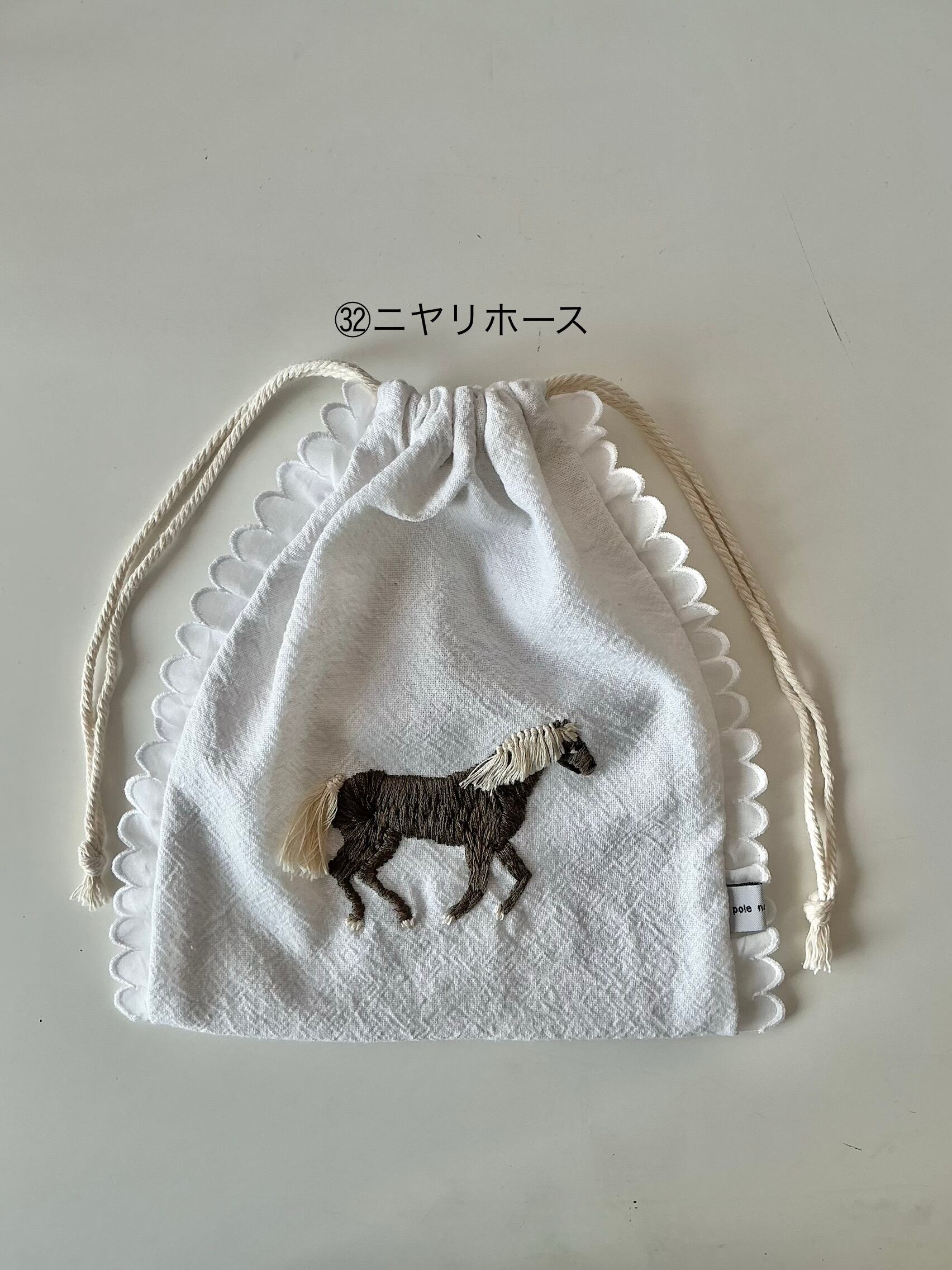 ㉜ニヤリホース