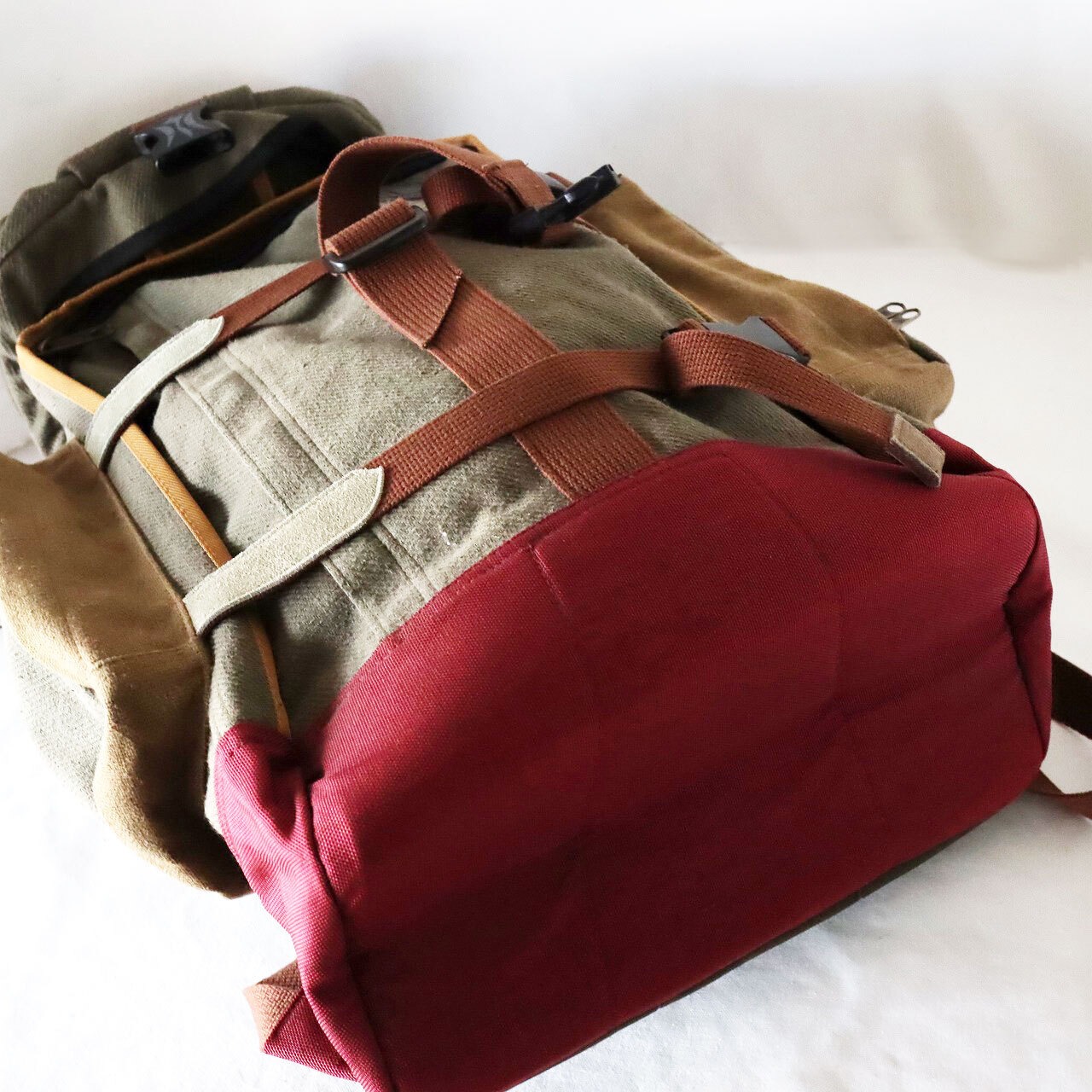 【Deadstock Item】バックパック / Convertible 2WAY Backpack/ スモーキーカーキ×バーガンディ・ボトム