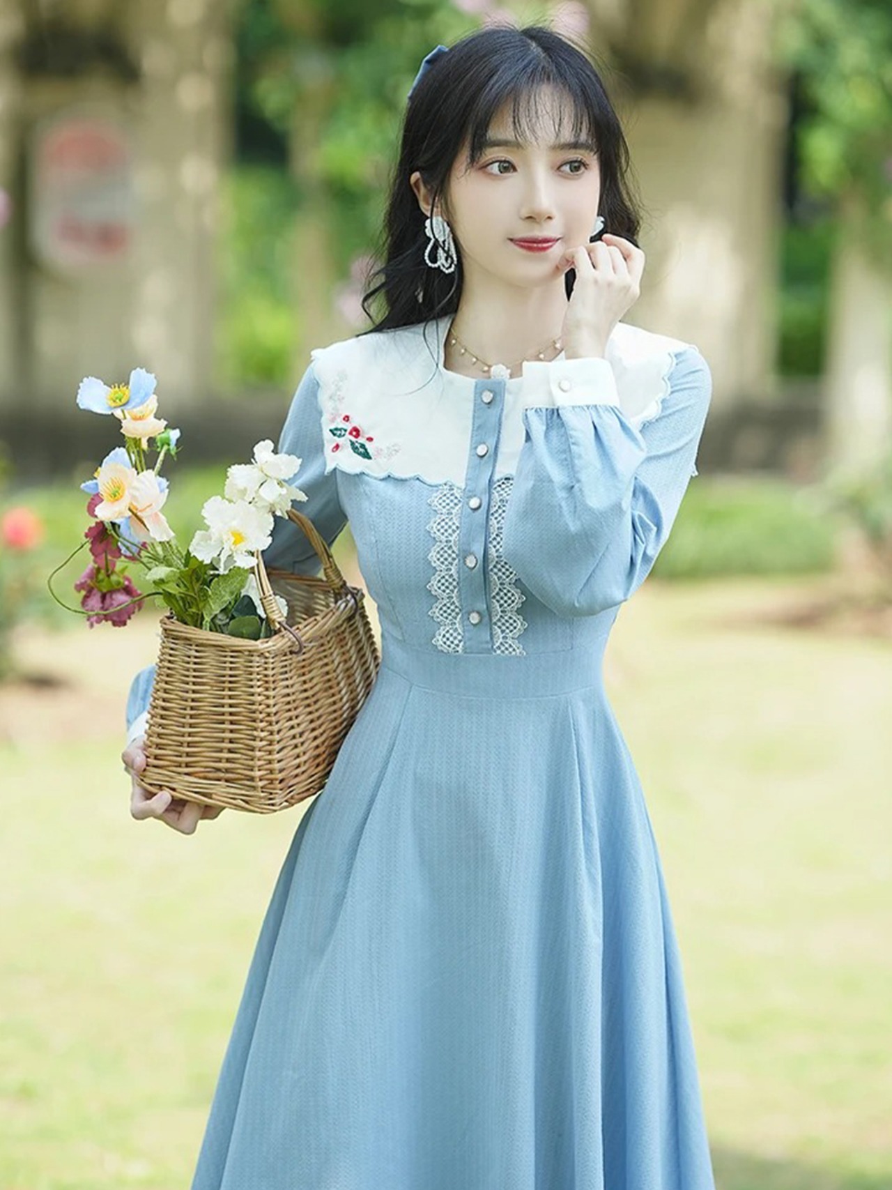 【0127】Square Collar Embroidery Long Sleeve Dress