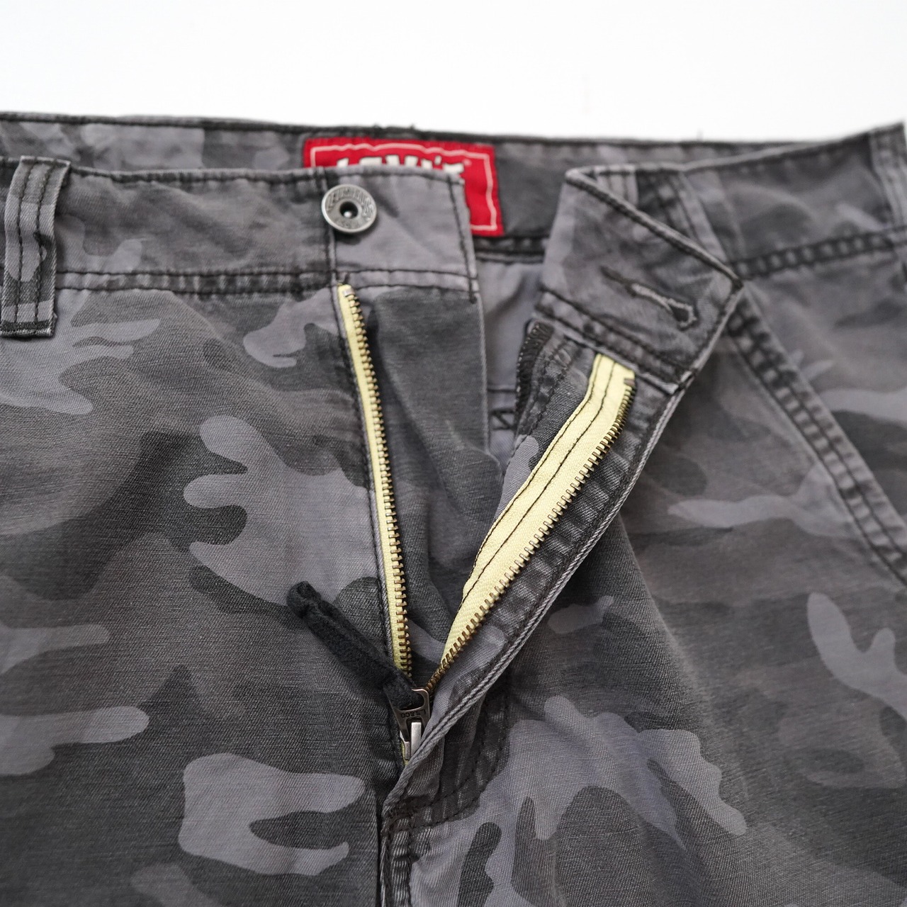00s LEVI'S camouflage shorts