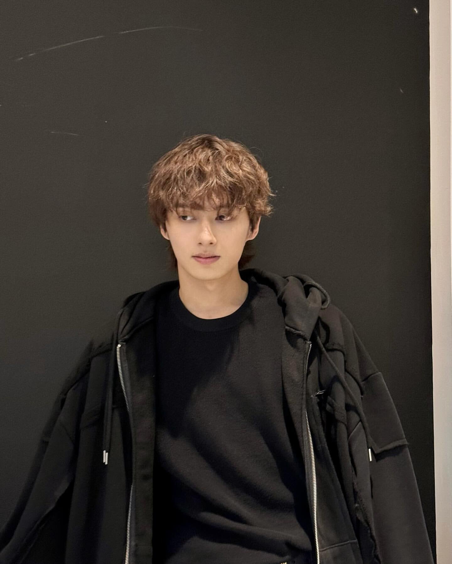 ☆SEVENTEEN ジュン 着用！！【surgery】remake over pigment hood