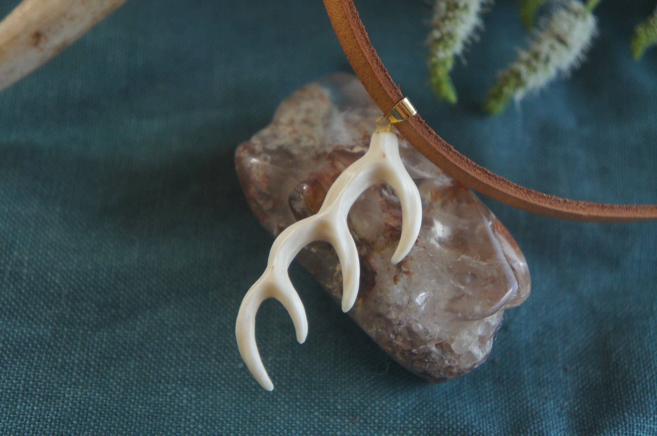 鹿角彫刻「鹿角」ネックレス 三段角・ツルツル