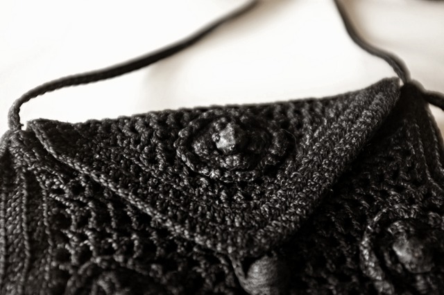 フランス 黒花たちと麻とシルクの闇夜色ポシェット アイリッシュクロッシェ アンティーク