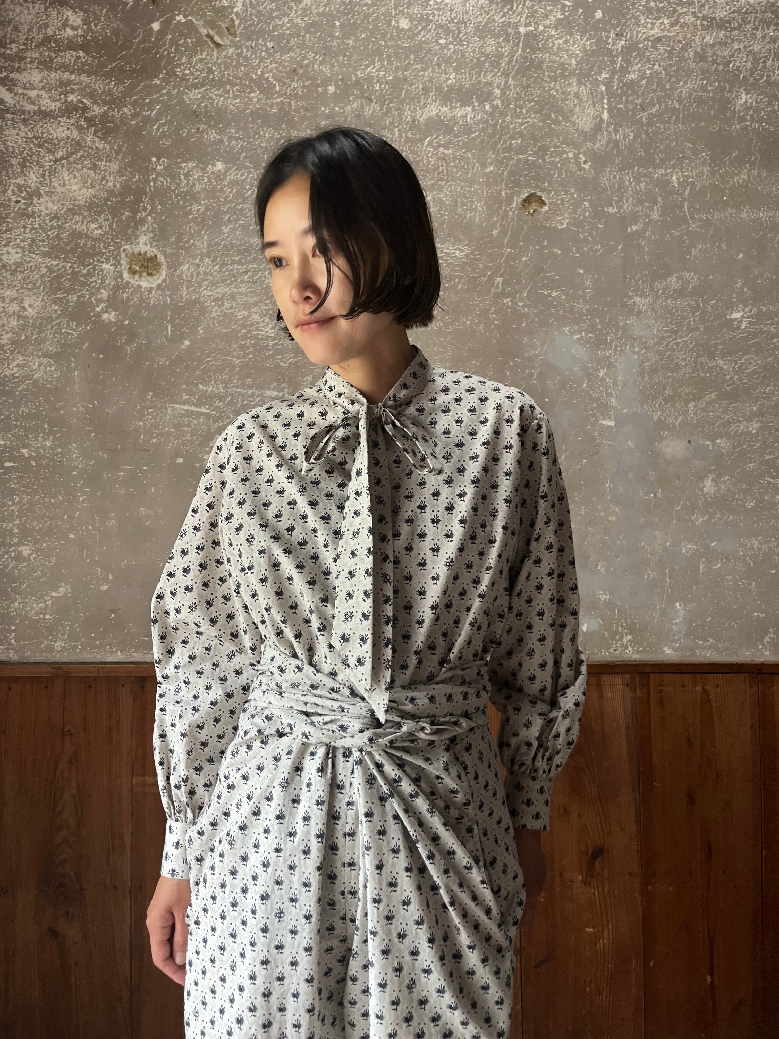 COSMIC WONDER |Old owlish floral patterned bowtie shirt COSMIC WONDER |Old owlish floral patterned bowtie shirt