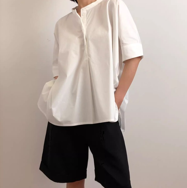 レディース トップス シャツ ブラウス 前開き 半袖 スタンドカラー オーバーサイズ かわいい シンプル カジュアル おしゃれ かっこいい ラフ メンズライク ボーイッシュ 個性的 存在感 都会的 ベーシック 無地 春 夏 秋 ロングシーズン 学生 デート お出かけ イベント 公園 女子会 休日 ショッピング コンサート ライブ カフェ 重ね着 楽ちん 体型カバー プチプラ 普段使い 着回し インスタ映え ゆったり ゆる フリーサイズ ネイビー 白 ホワイト ベーシックカラー 大人カラー