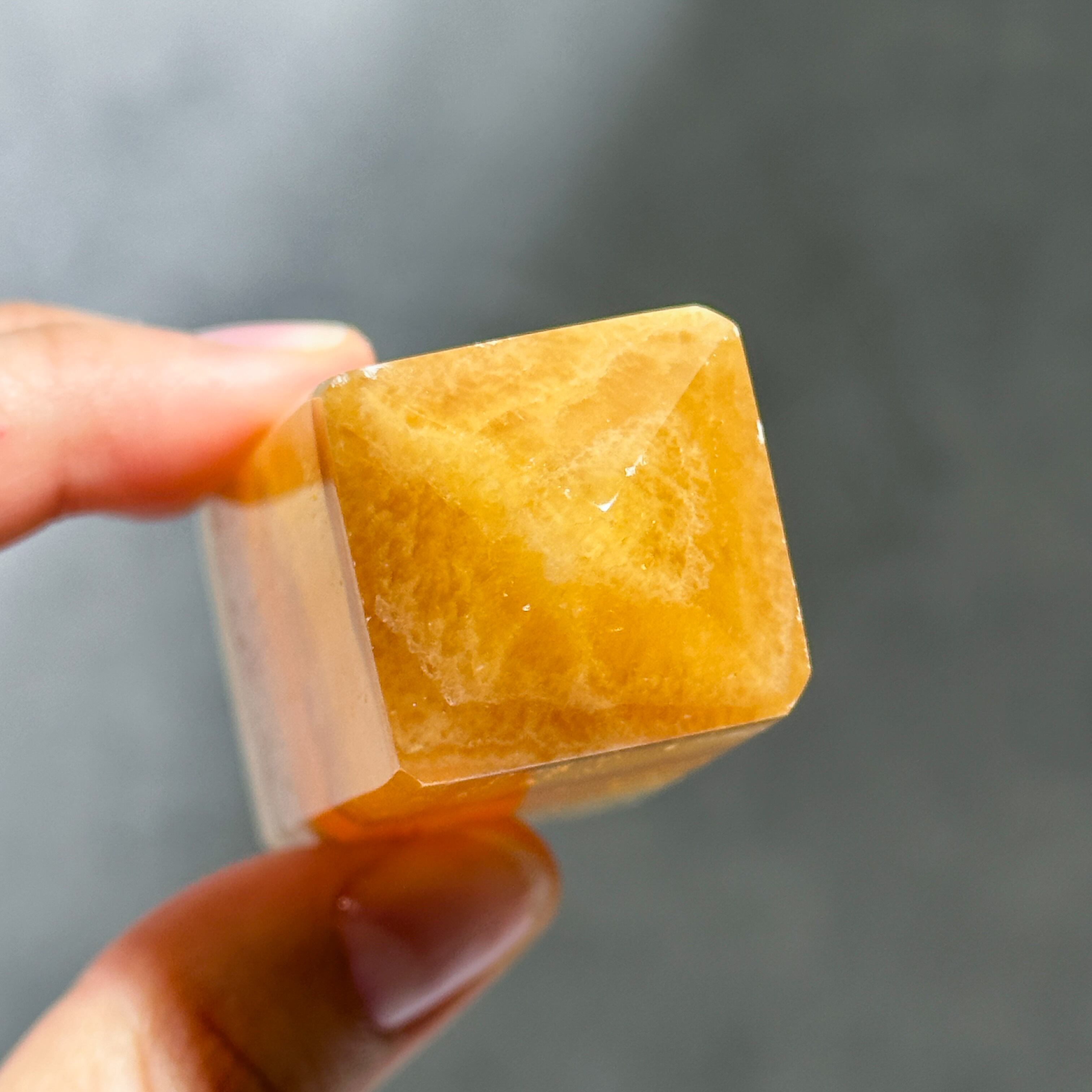 オレンジカルサイト タワー型62◇ Orange Calcite ◇天然石・鉱物