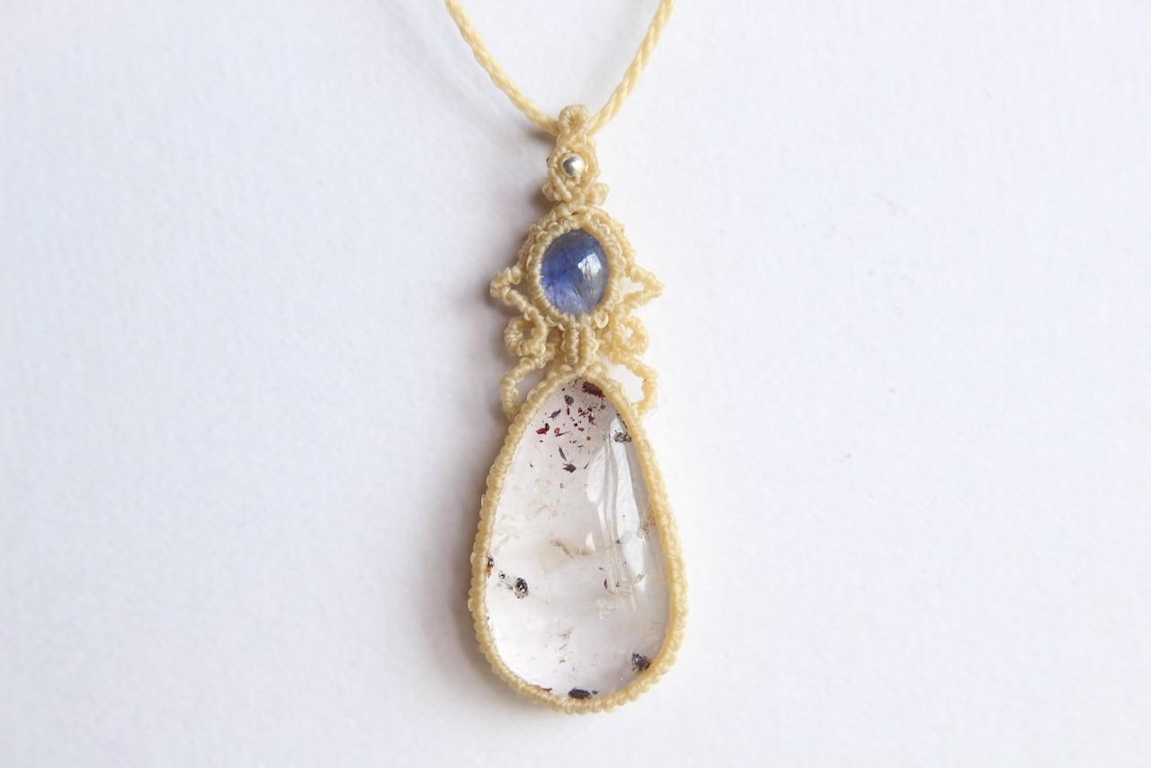 Inclusion quartz & Tanzanite super micro macrame pendant