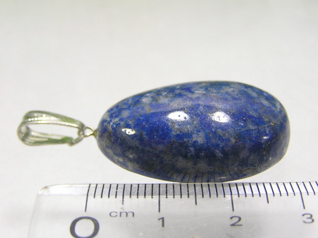 ラピスラズリ（瑠璃石）ペンダント 天然石 ・幸運・魔除け・開運