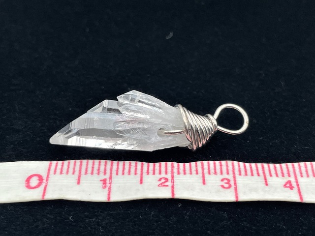 ワイヤーペンダントトップ（ブラジル水晶）