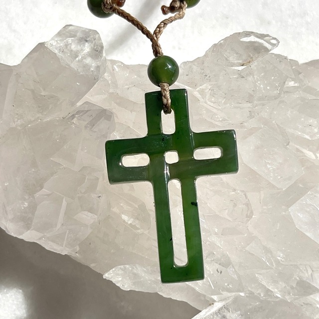 【超美石】カナダ翡翠　ネフライト　クロス　ペンダント　2288