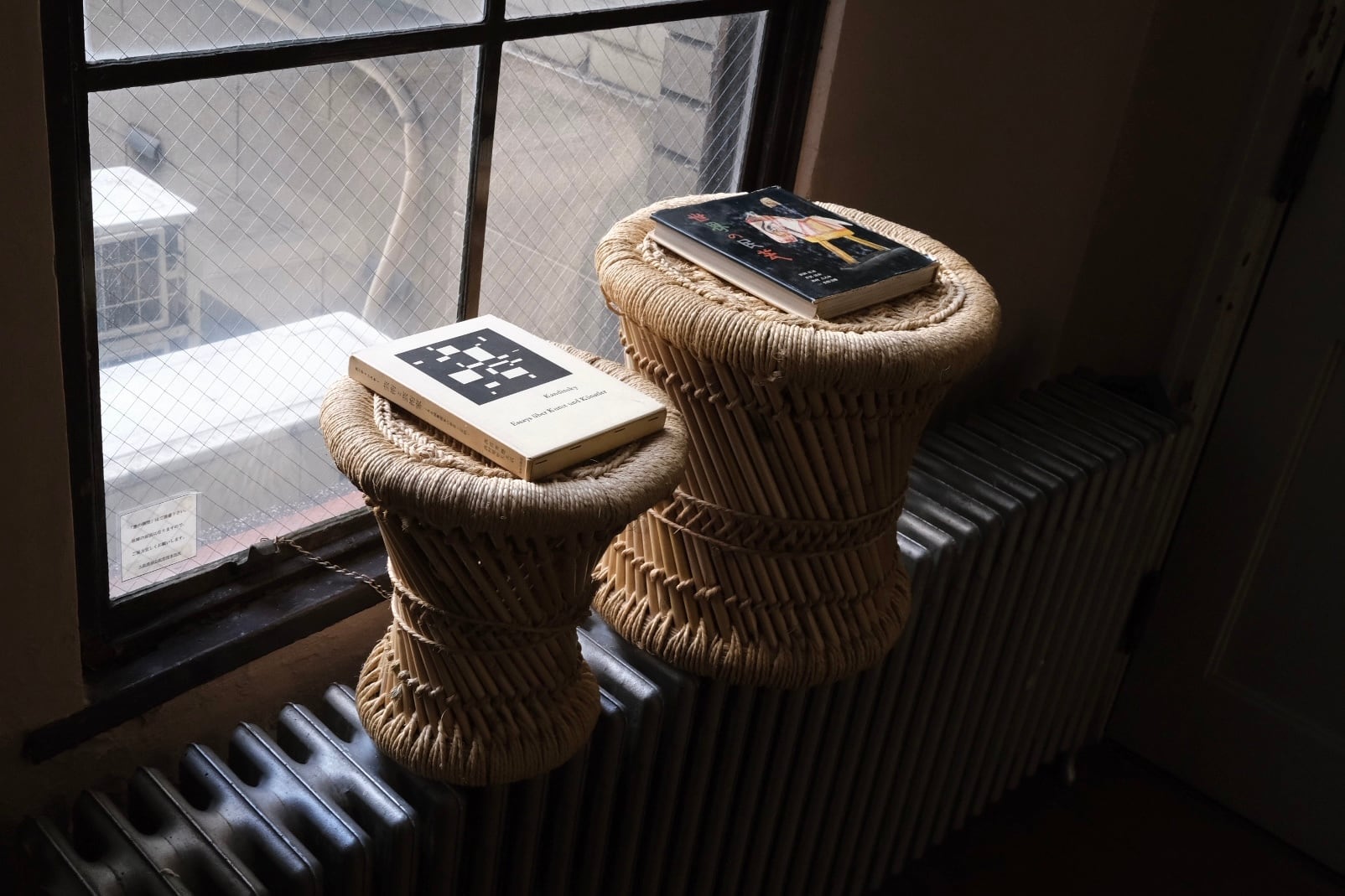 倉敷民藝館にも展示されている 「インドの民藝スツール」 大・小セット