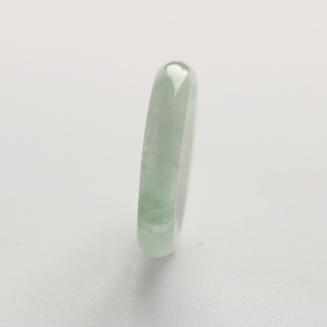 【17号】光が差し込む天然翡翠リング 白翡翠 くり抜き甲丸リング A貨翡翠 jd_rg1480