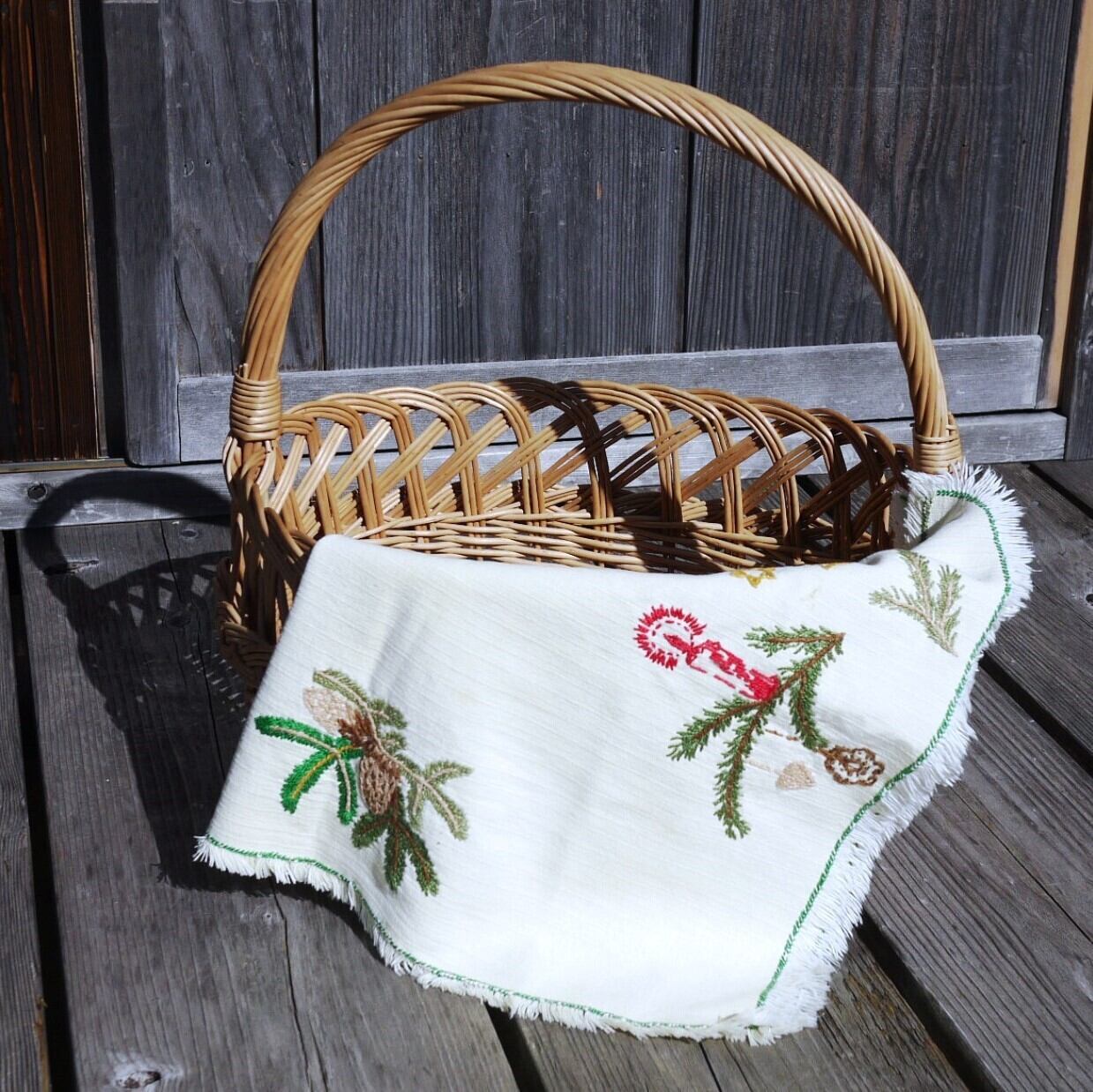 ヴィンテージ 東欧 テーブルクロス 手刺繍 大判 オーナメント