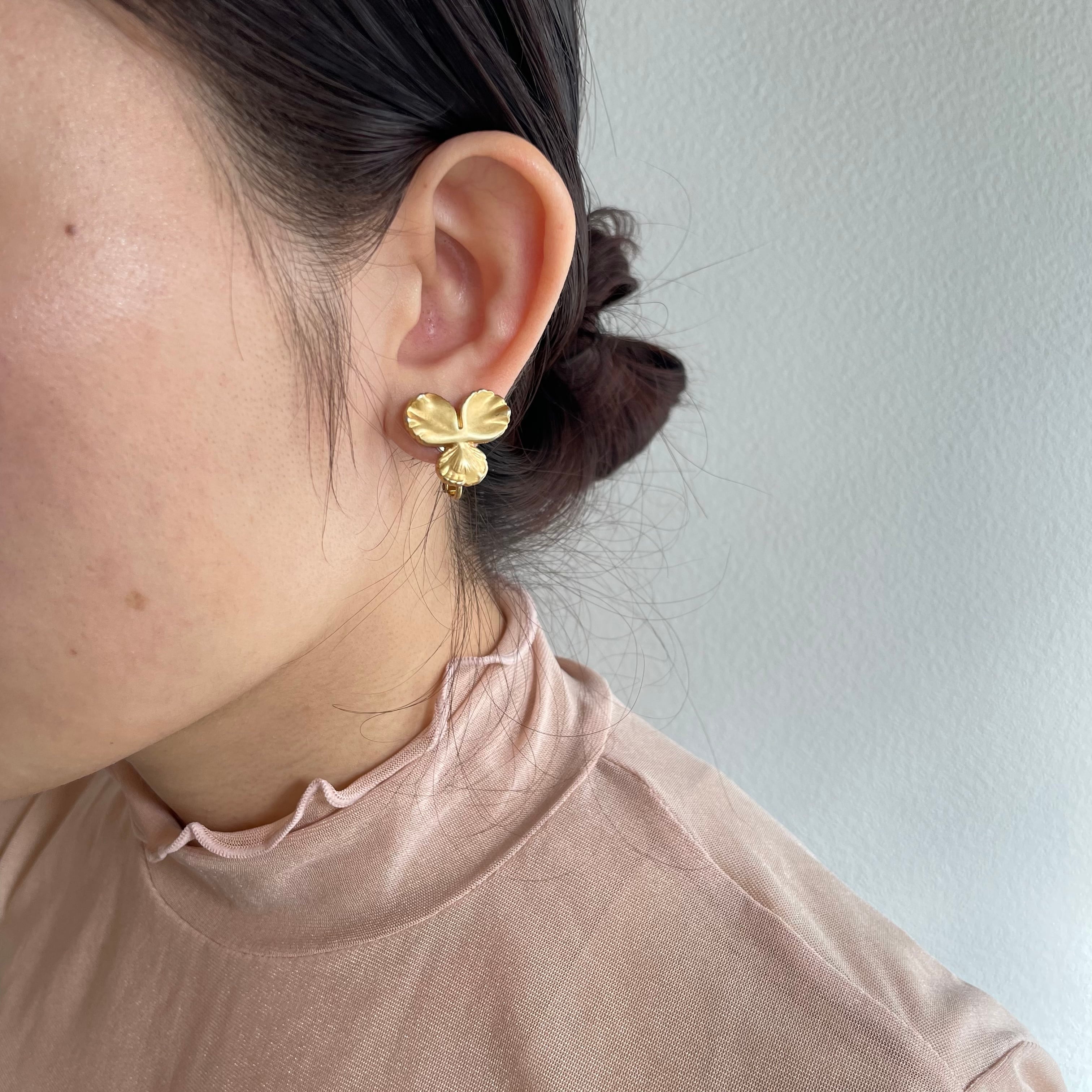 gold earrings │ ゴールド イヤリング 花 ミツバ フラワー ヴィンテージ