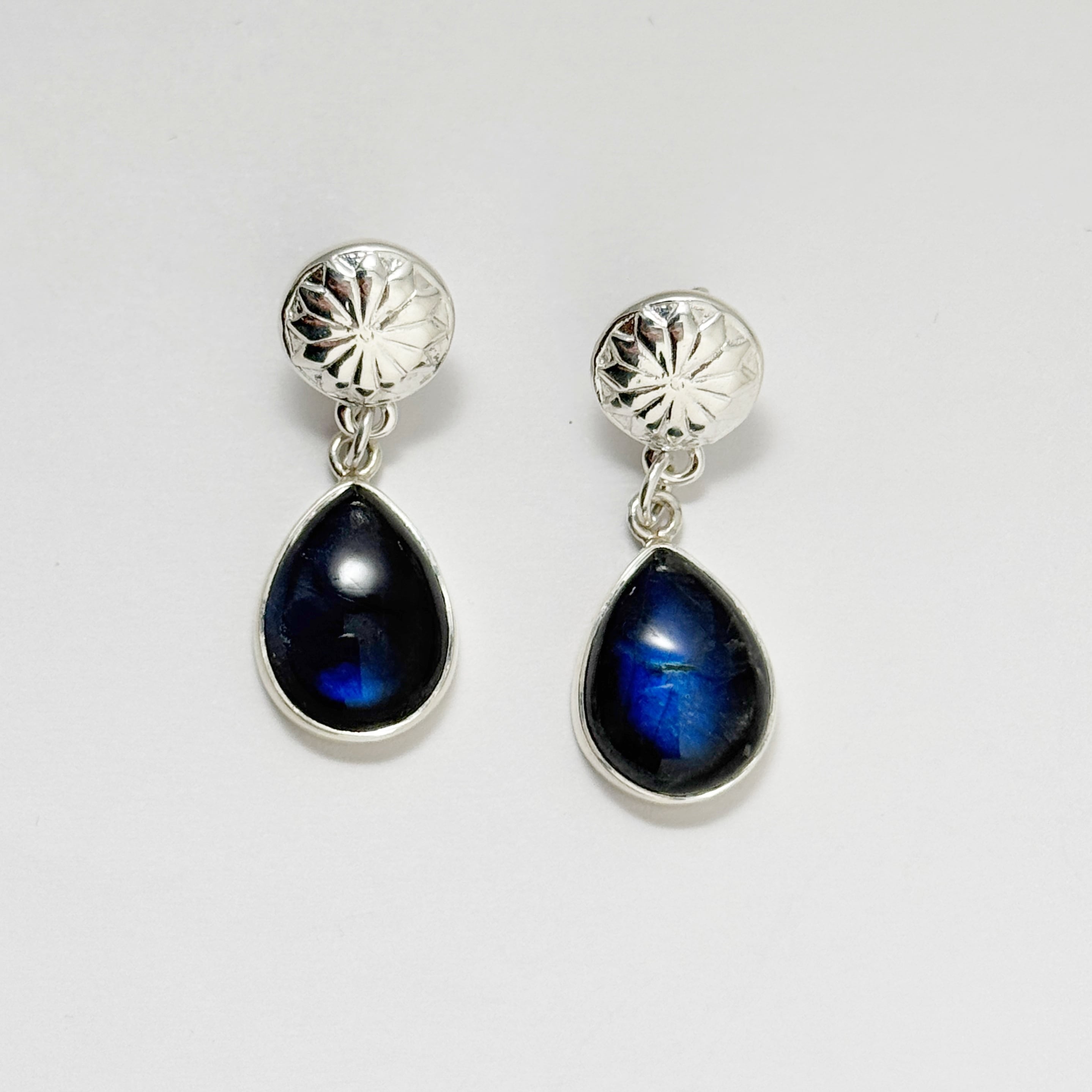 Lagoon Original ラブラドライトの コンチョ ピアス