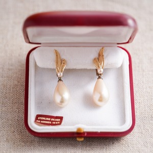 Christmas Marche 2025: 67 Majorica drop pearl post earrings