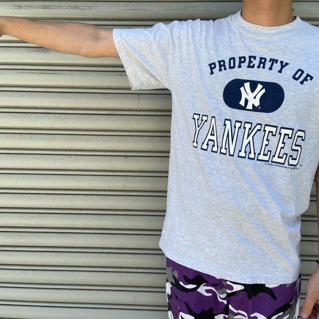 90s NYヤンキース カプセルロゴTシャツ 3段プリント フェザーグレー