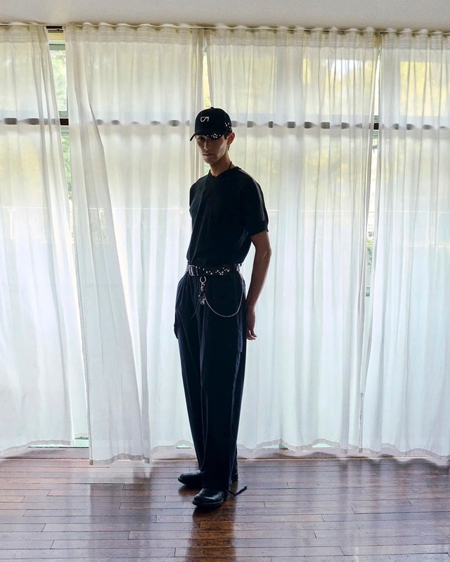 SHOOP 26SS crossed stripe v-neck / Black