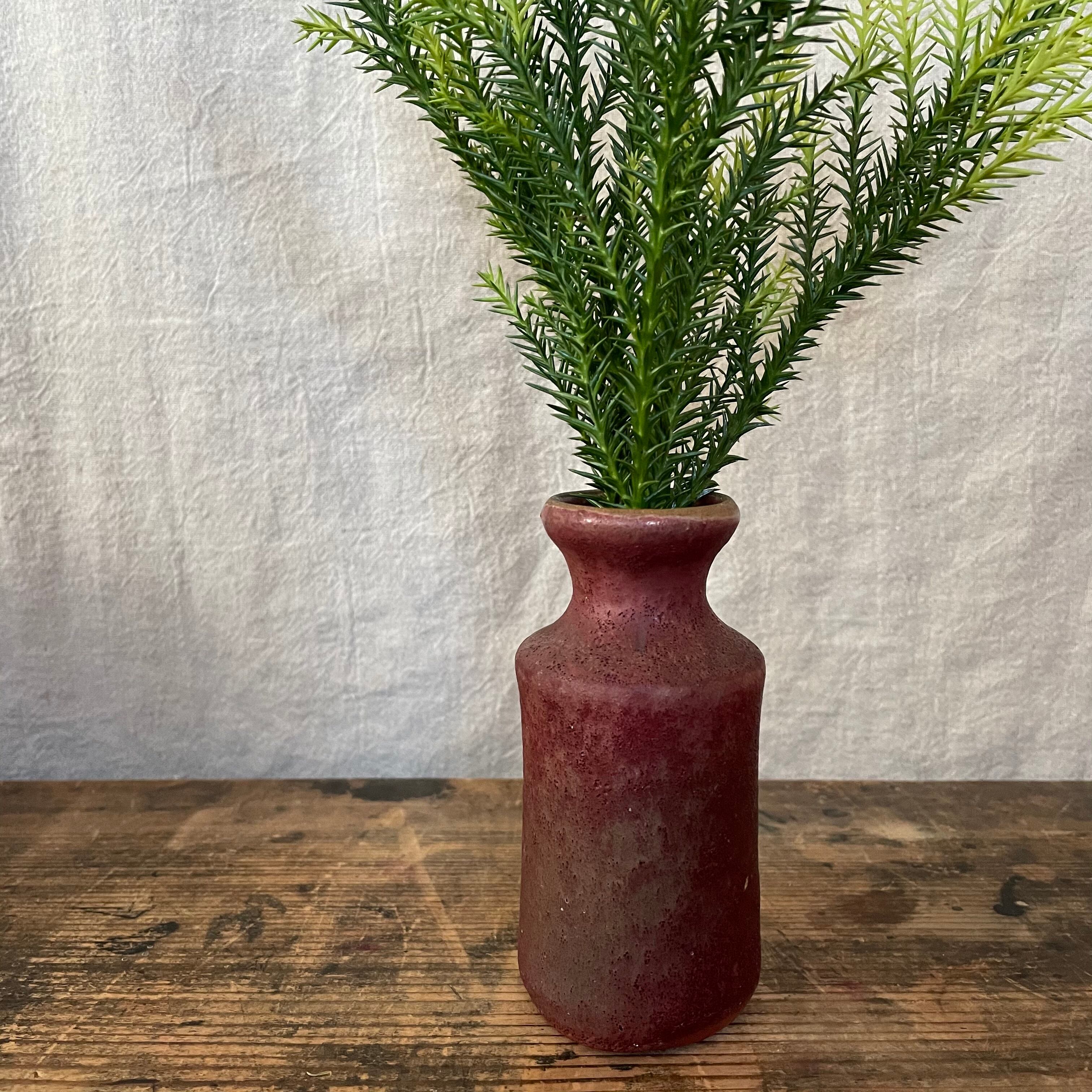 赤茶色の一輪挿し