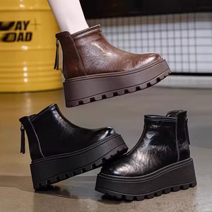 【送料無料】 レザーブーツ 2色 革靴 シューズ 裏起毛 寒さ対策 もこもこ 裏ボア ゴツゴツ 厚底 タンクソール 丸トゥ ファスナー 厚手生地 ボア素材 エレガント 可愛い 大人可愛い きれいめ シンプル カジュアル シック コンサバ 華やか 大人 上品 おしゃれ こなれ感 艶 無地 冬 防寒 温かい レディース 女性用 ママ 30代 40代 通勤 デート お出かけ 女子会 休日 お茶会 授業参観 垢抜け デイリーユース 普段使い ファッション コーデ スタイル 楽ちん 歩きやすい スタイルアップ